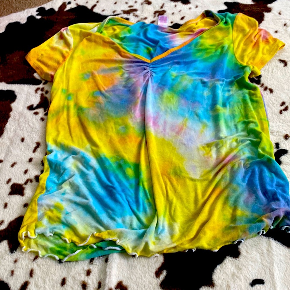 Soft comfy pretty and I totally recommend it